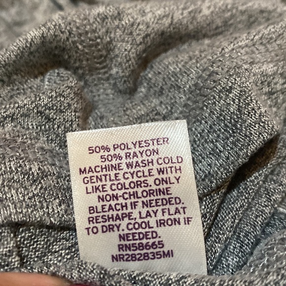 Zella Gray Ruched Back Long Sleeve Hoodie🤍🖤🤍 - Picture 13 of 13